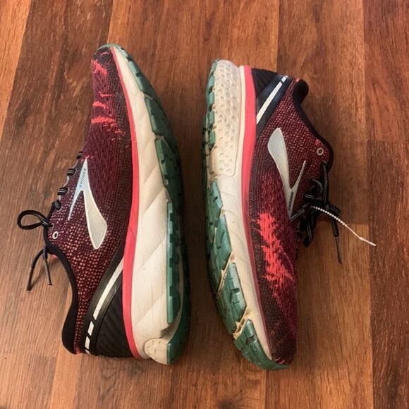 Brooks size 11   - Picture 4 of 9